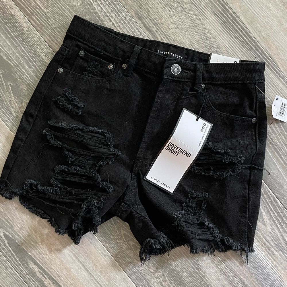 NWT Almost Famous black distressed boyfriend shorts Size 0